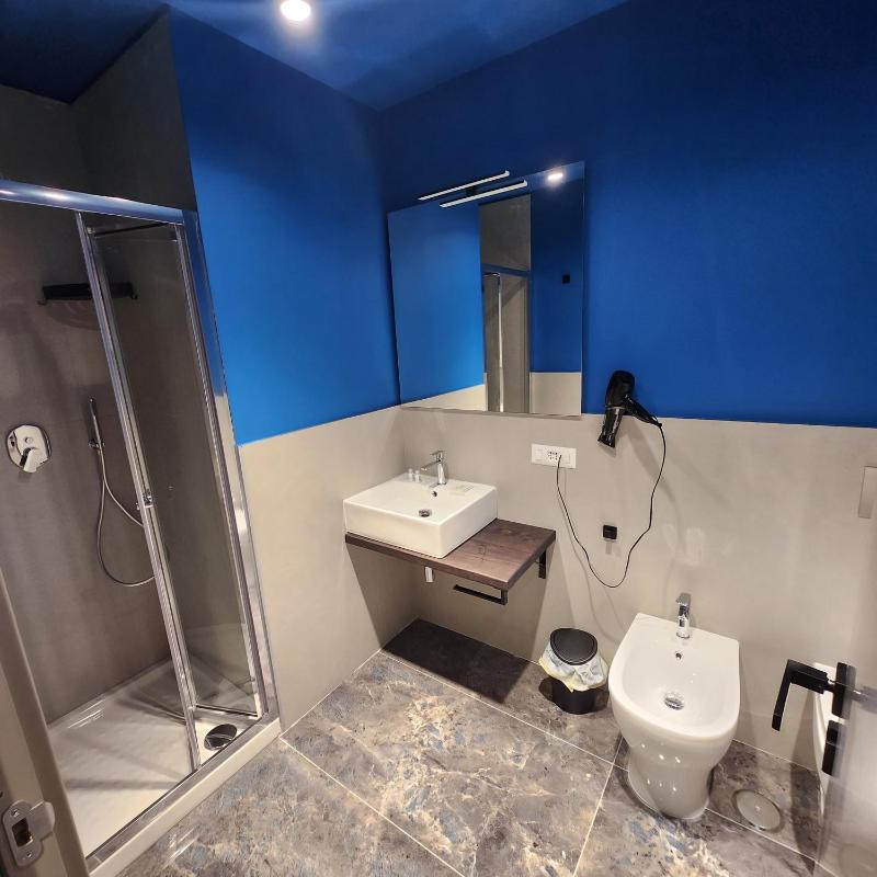 Economy Twin Room image 2