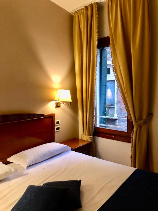 Double Room image 1