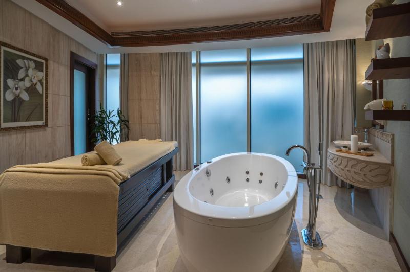 The Diplomat Radisson Blu Residence - image 6