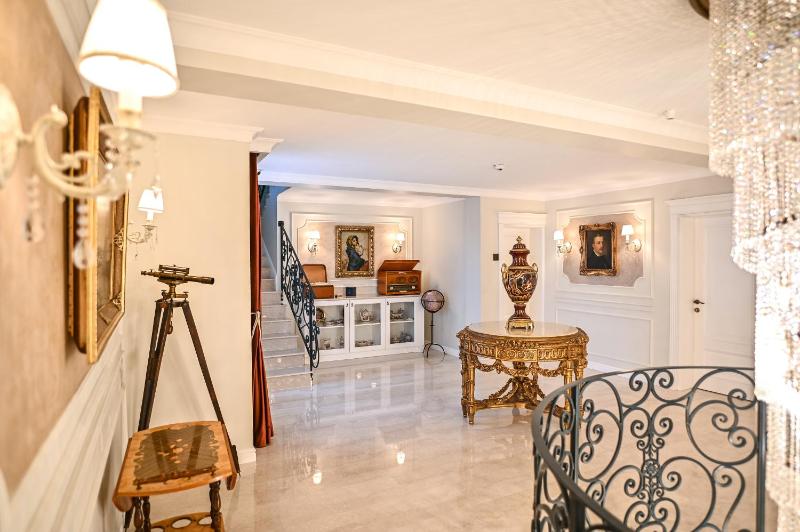 King Room image 2