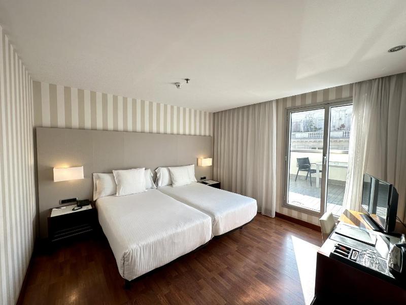 Double Room with Terrace image 1