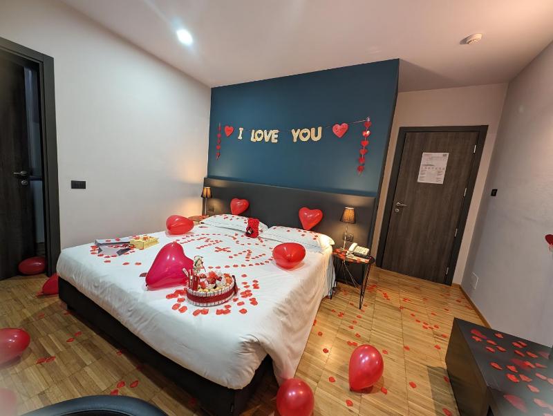 Deluxe Room image 3