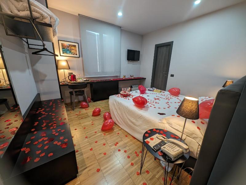 Deluxe Room image 2