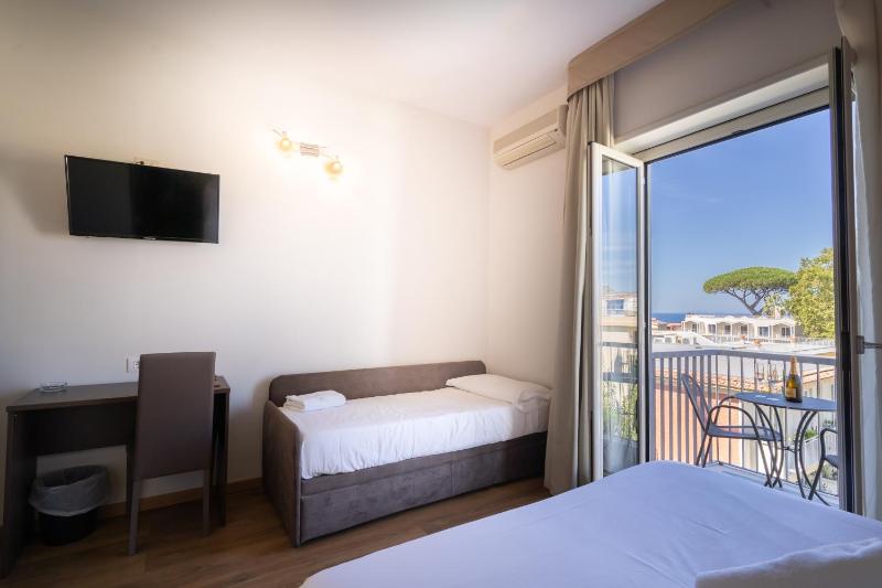 Triple Room with View image 4