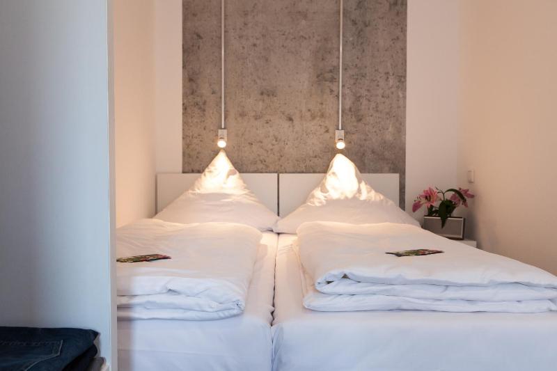 Quadruple Room with Shared Bathroom image 2