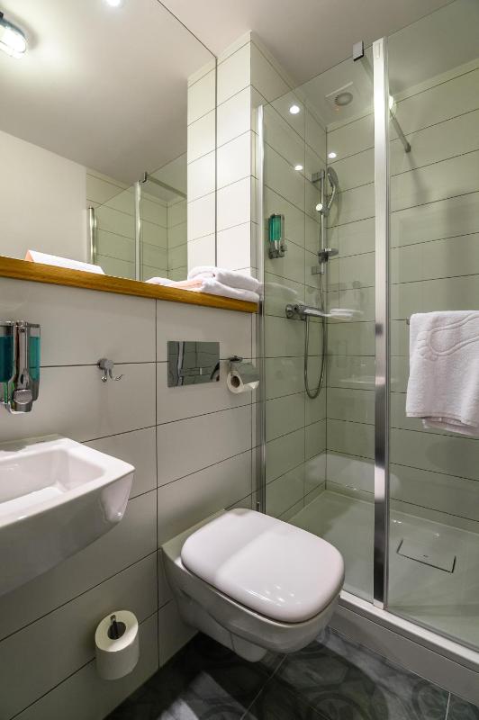 Standard Double or Twin Room image 3