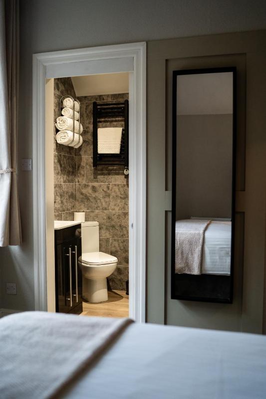 Double Room image 4