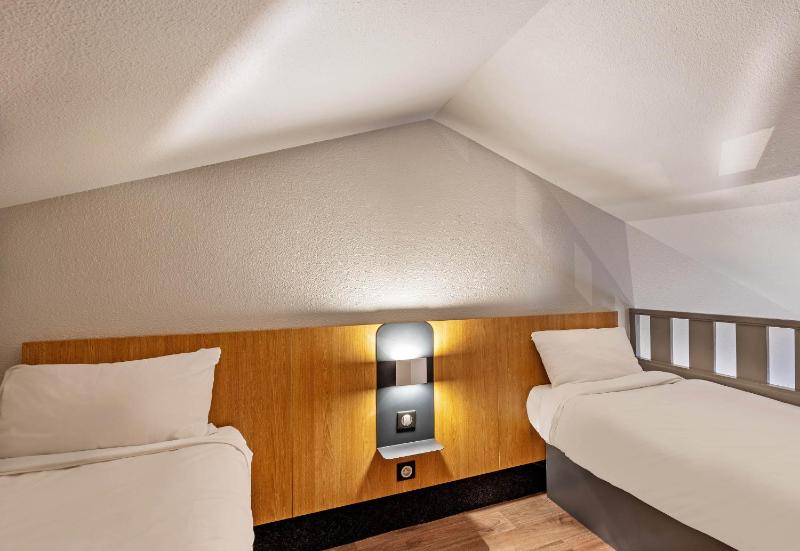 Quadruple Room image 3