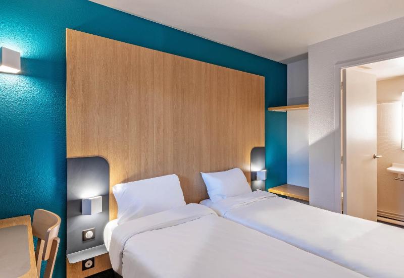 Twin Room image 1