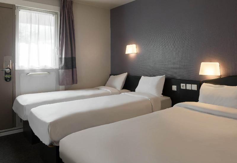 Quadruple Room image 3