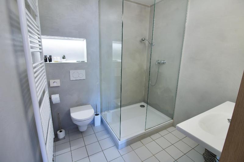 Standard Twin Room image 3