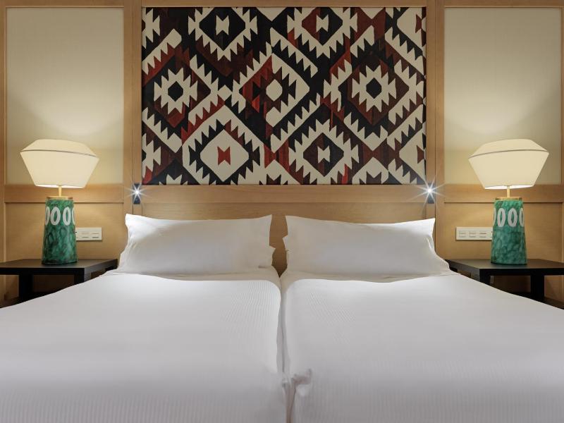 Superior Double Room with Extra Bed (3 Adults) image 4