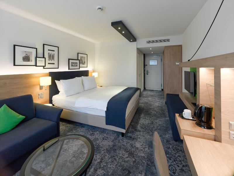 Standard Room image 4