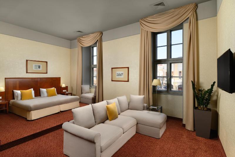 Junior Suite with Two Single Beds and Sofa Bed image 4