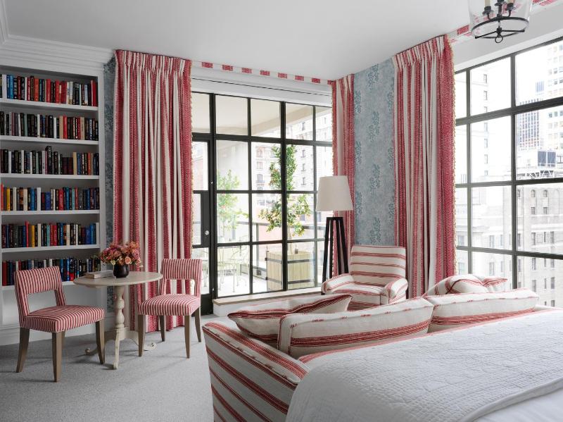 Junior Terrace Suite image 4