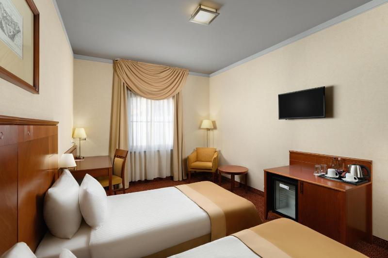Superior Twin Room image 2