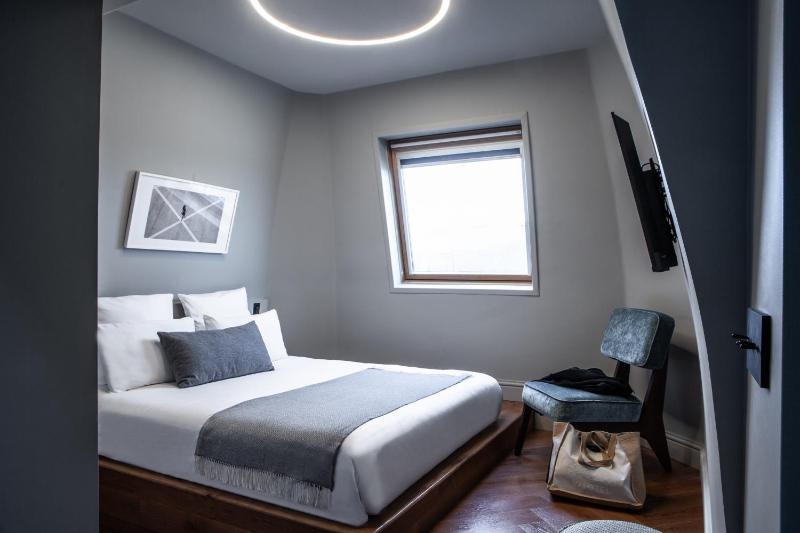 Superior Queen Room image 2