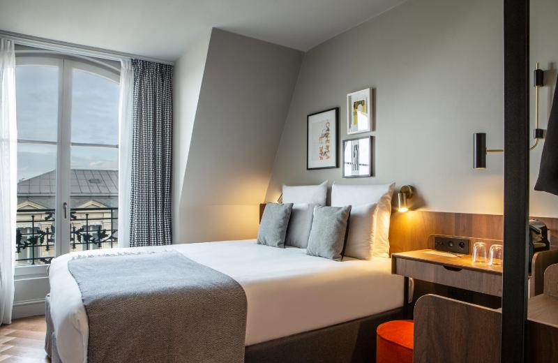 Standard Double Room image 3