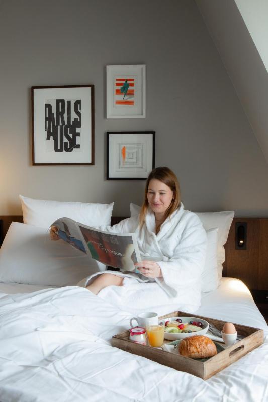 Standard Double Room with Balcony image 3