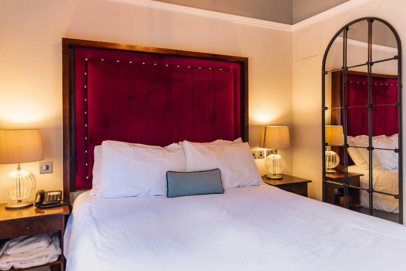 Double Room image 3