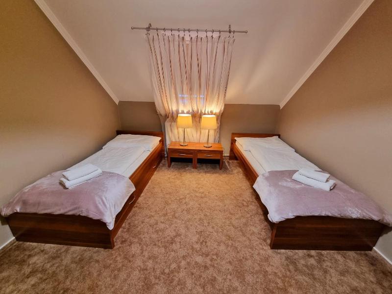 Twin Room image 1