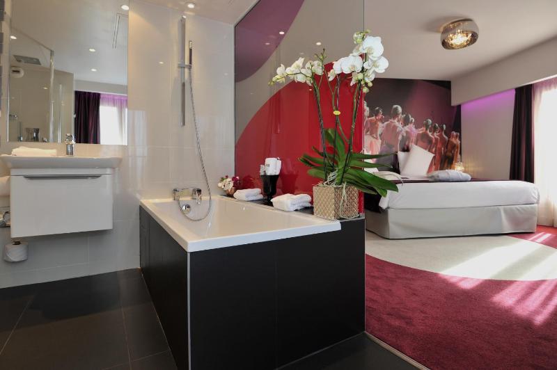 Privilege Room with One Double Bed and View image 3