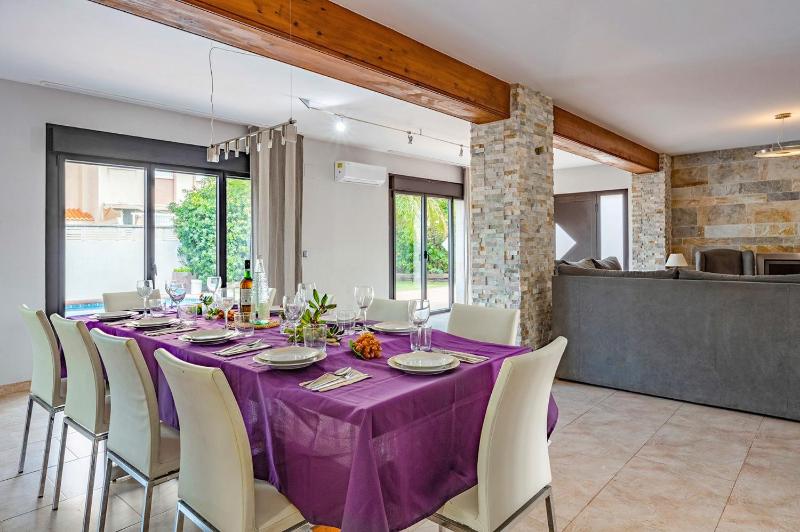 Villa Amanda Beach by Villa Plus - image 6