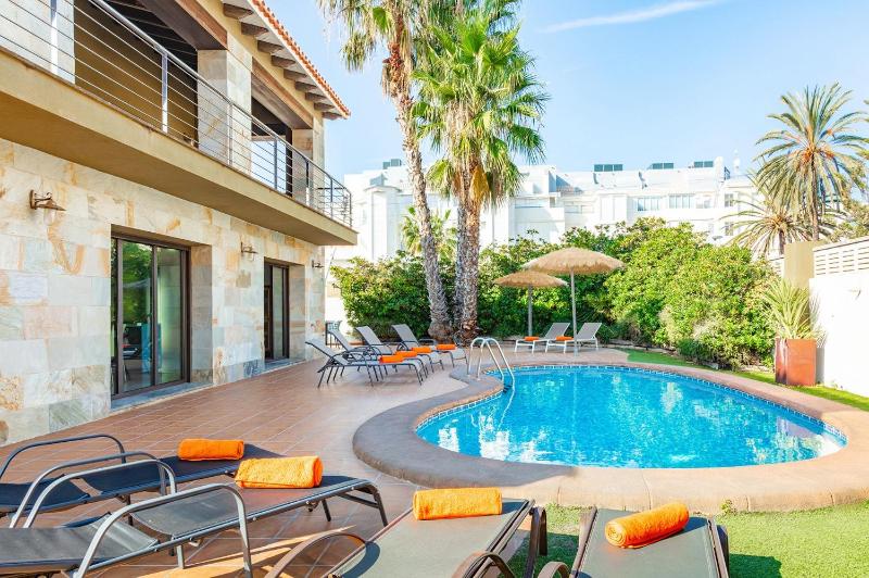 Villa Amanda Beach by Villa Plus - image 2