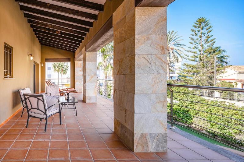 Villa Amanda Beach by Villa Plus - image 11