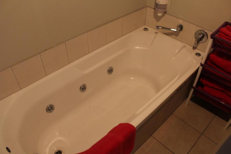 Devonwood Motel - image 36