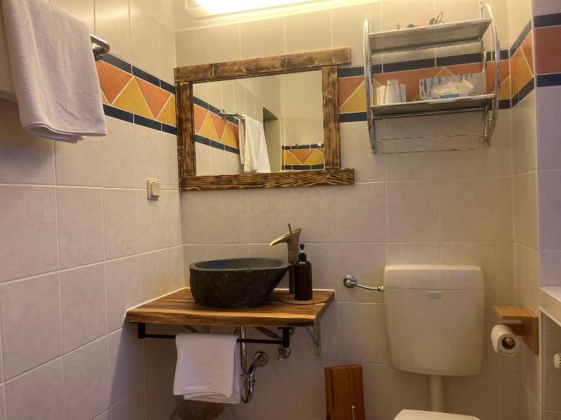 Single Room image 3