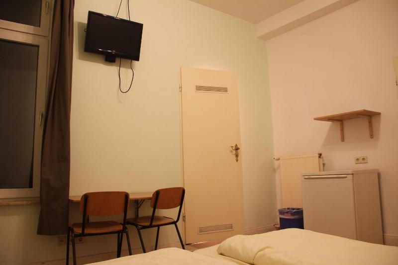  'Double Room with Private Bathroom image 4