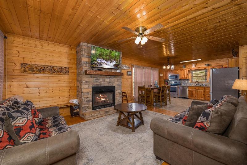 Eagles View 3 king br 3 bath no step entrance hot tub Wi-Fi game room peaceful deck griddle - image 24