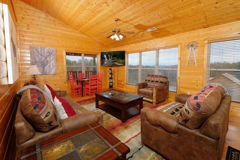 Eagles View 3 king br 3 bath no step entrance hot tub Wi-Fi game room peaceful deck griddle - image 2