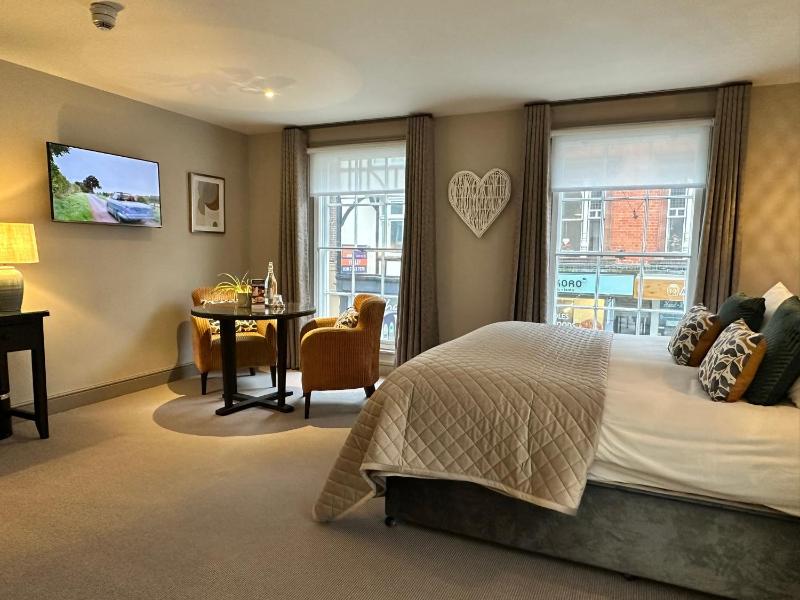 Superior King Room image 2