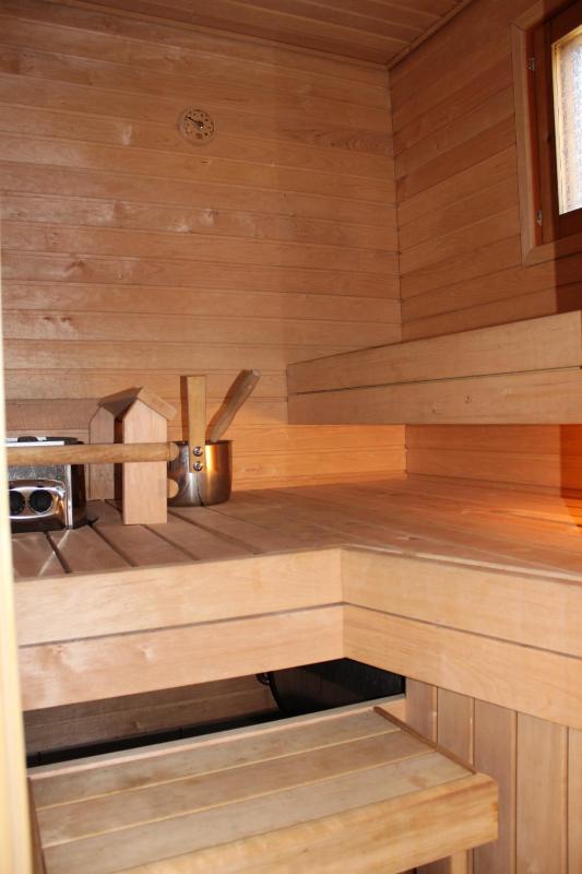 Four-Bedroom Apartment with Sauna image 4