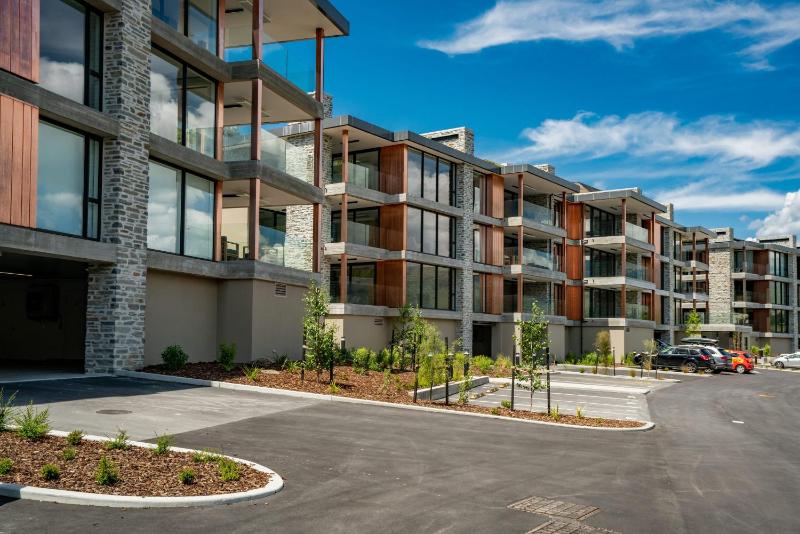 Lakeside Luxury Studio Apartment - image 6