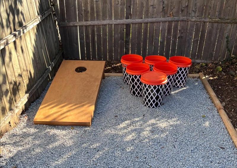 Remodeled Modern Home - private backyard & games! - image 27
