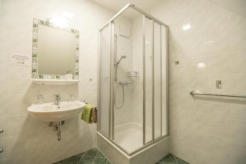 Large Double Room image 3