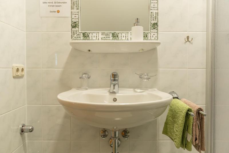 Large Double Room image 4