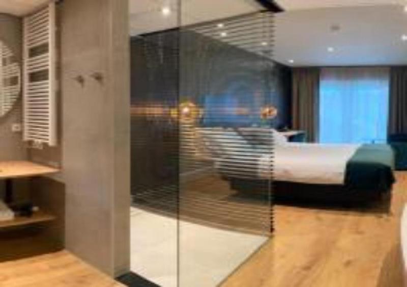 Family Room image 3