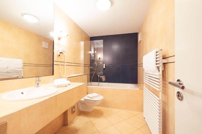 Junior Suite with Lake View image 1