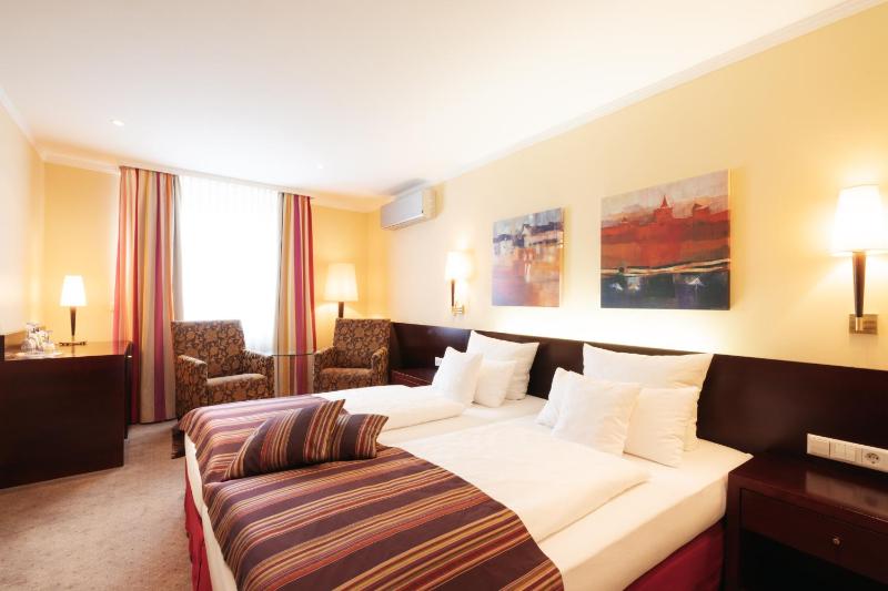 Double Room image 4