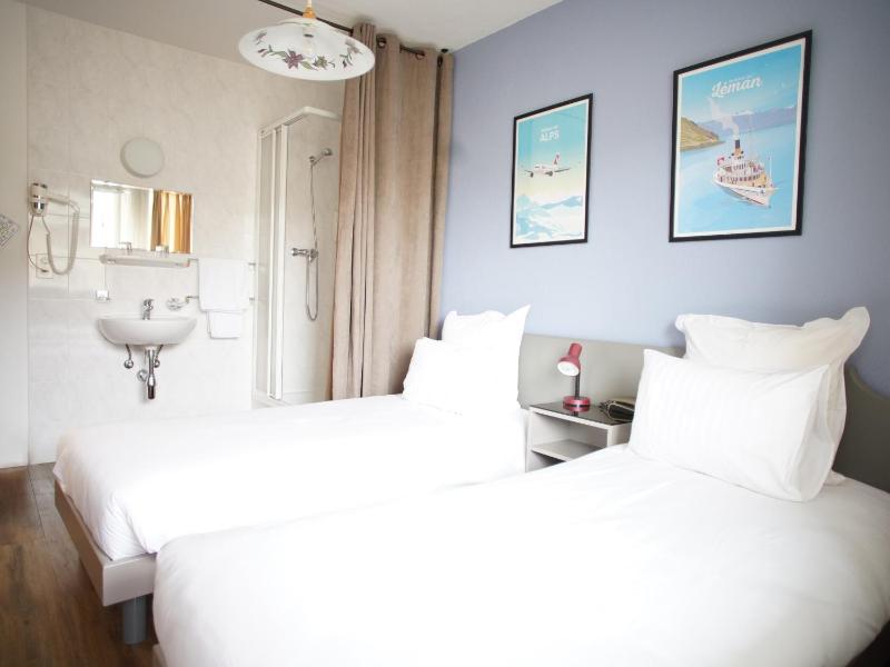 Twin Room with Shower image 1