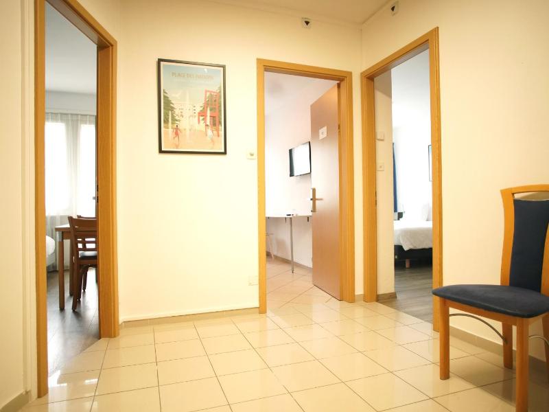 Single Room with Shared Shower and Toilet image 3