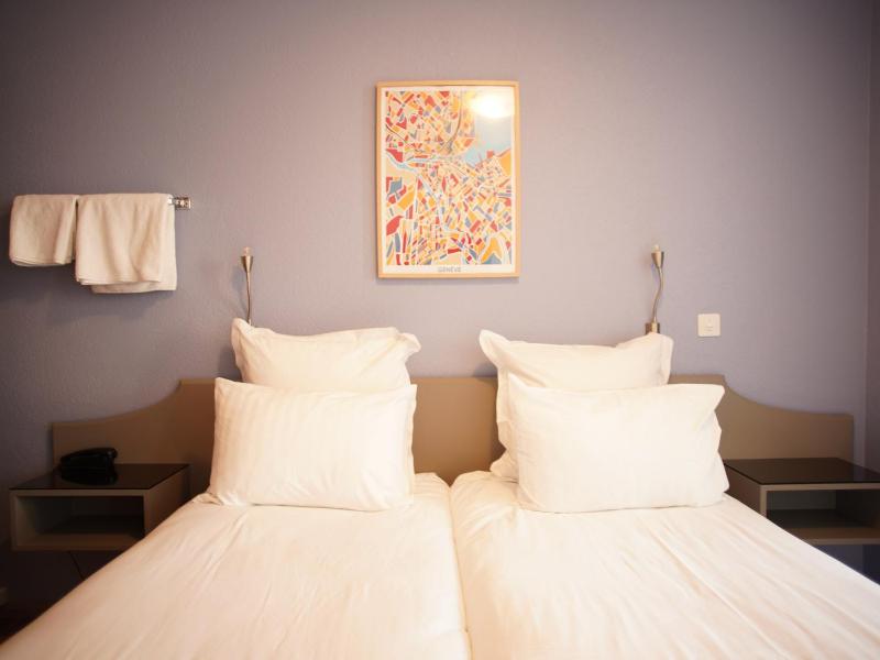 Standard Double or Twin Room image 4