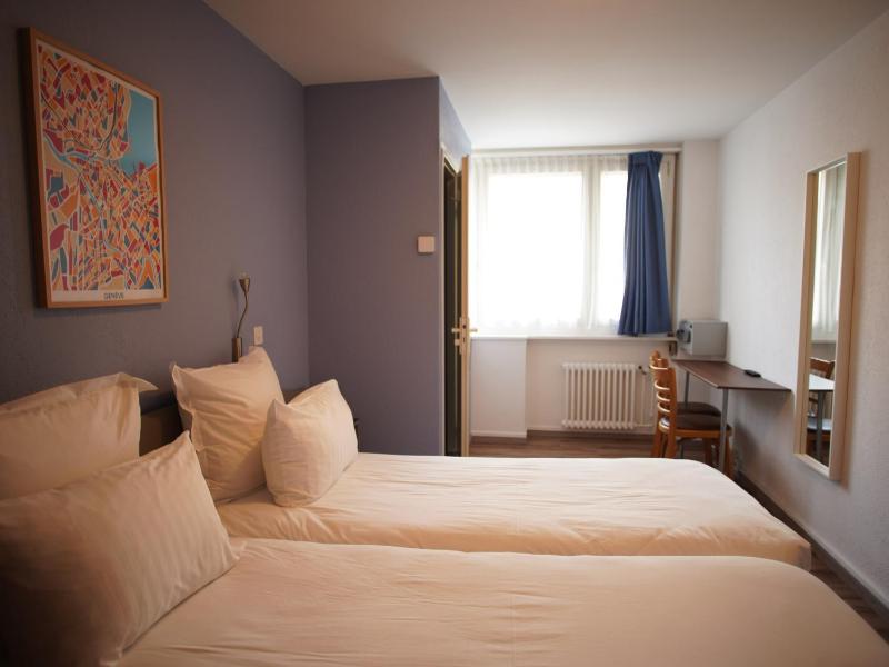 Standard Double or Twin Room image 3