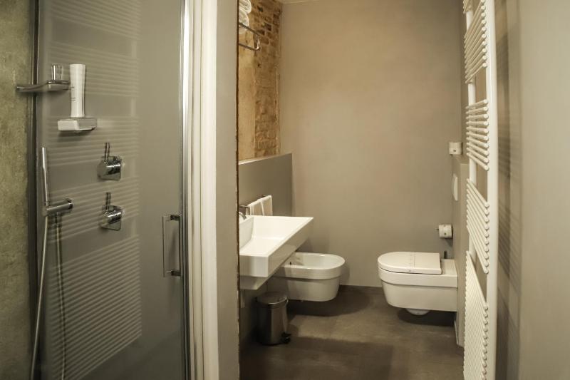 Double Room image 3