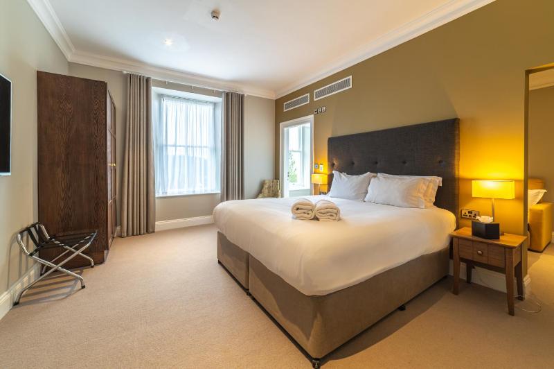 Family Room Lake View (Not Pet Friendly) image 3