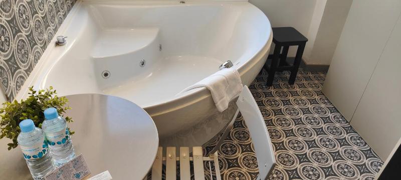 Double Room with Spa Bath image 3